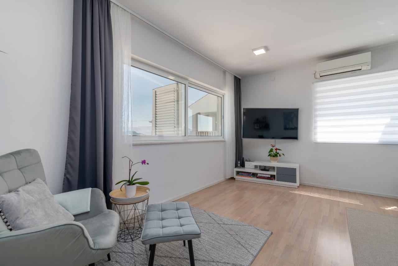 Beachfront With Parking Апартаменты